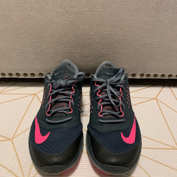 Women’s Nike sneakers - Picture 2 of 5